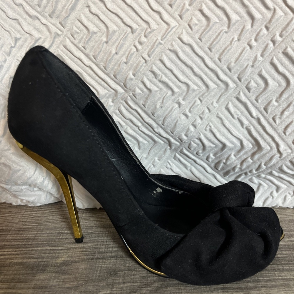 Privileged Valencia Faux Suede Heel Size 6.5 Black Gold Pointed Toe Bow Stiletto - Picture 6 of 11